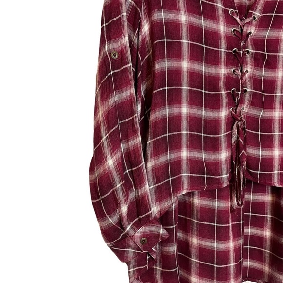 En Crème Plaid Burgundy Lace Front High Low Top Sz.S - Picture 6 of 10
